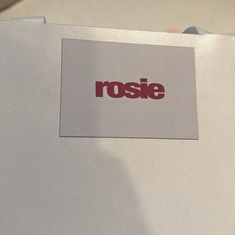 BLACKPINK ROSIE ROSE APT Pins lot - Picture 8 of 8